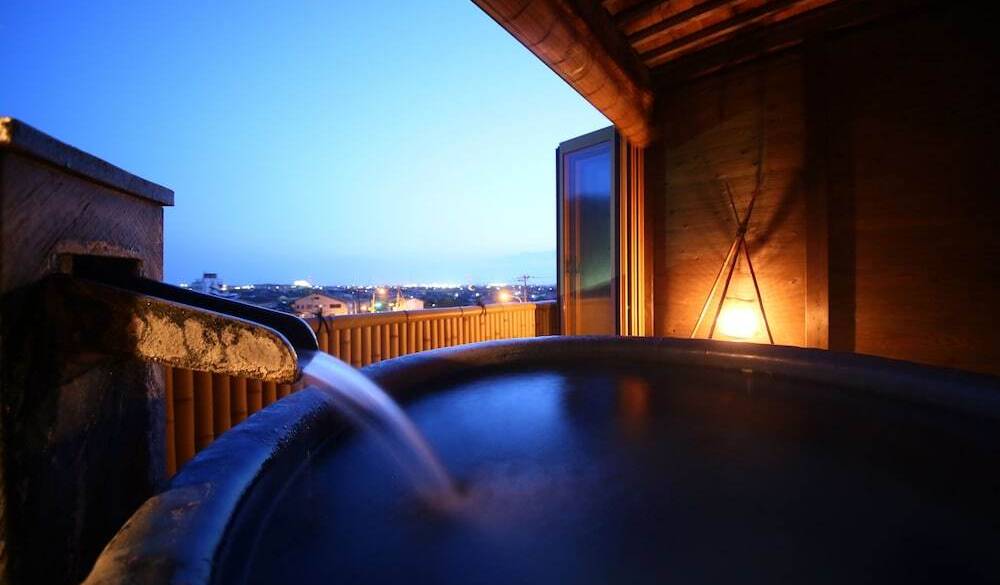 無料の貸切風呂で
疲れを癒して / 2