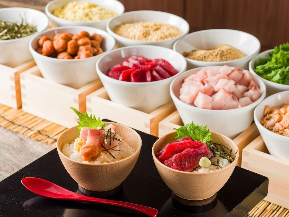 2度楽しめる「海鮮漬け丼・茶漬け」に舌鼓4043532