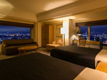 Kobe Bay Sheraton Hotel & Towers (Hyogo City Hotel): Club Floor Corner Twin / 1