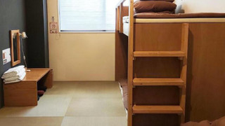 トリプルルーム 共用バスルーム (チェックイン午後10時まで)