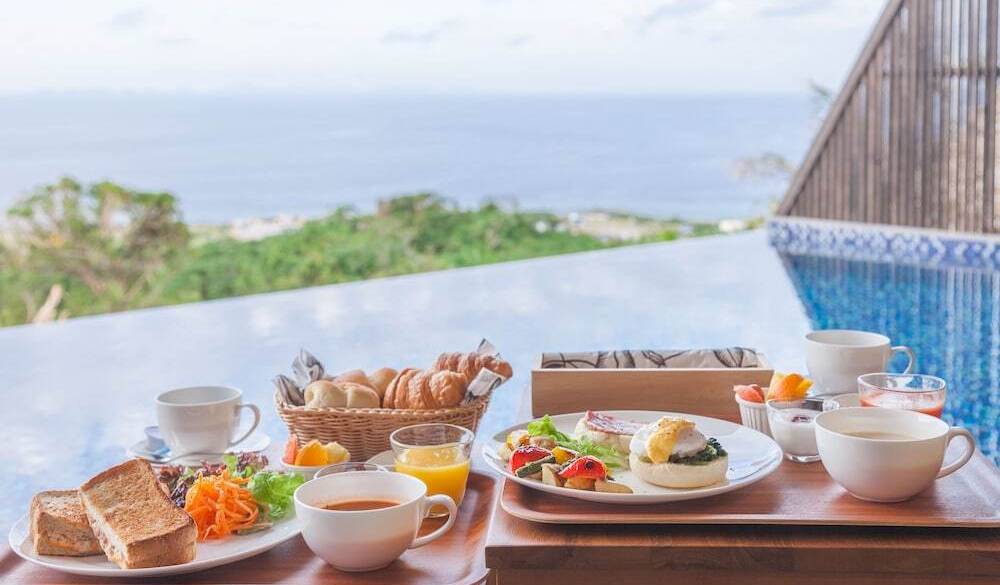 プールサイドでの朝食イメージ / 3