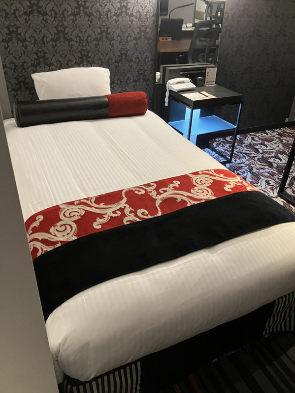 机に比べベッド小さい気がする