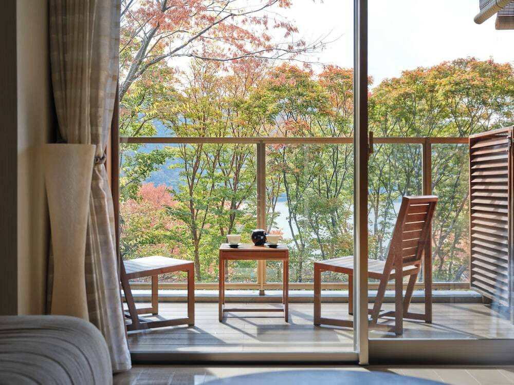 絶景と温泉に癒される箱根に出かけましょう3956066