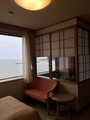 目の前に夕日ヶ浦の浜辺が広がる、情緒たっぷりの和旅館3490107