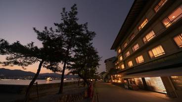 外観 (日没後)② / 6