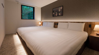 [C] 2クイーンベッド + 1キングベッド / ペット不可 6名定員 禁煙