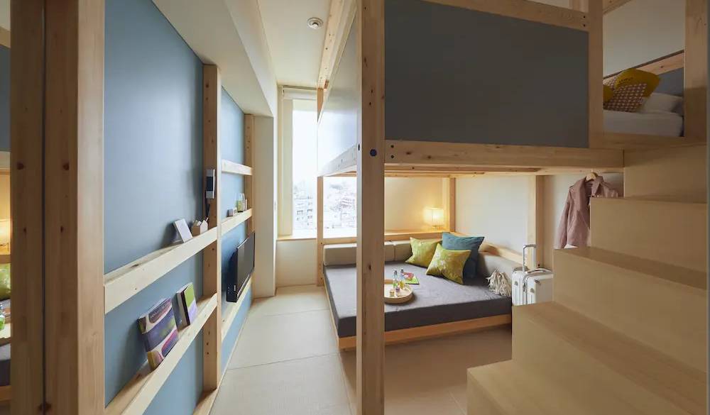 19㎡とコンパクトながらも、天井の高さ2.9mで窓が大きくとられていて開放感があります。テーマカラーは4色で、どれになるかは当日のお楽しみ♪