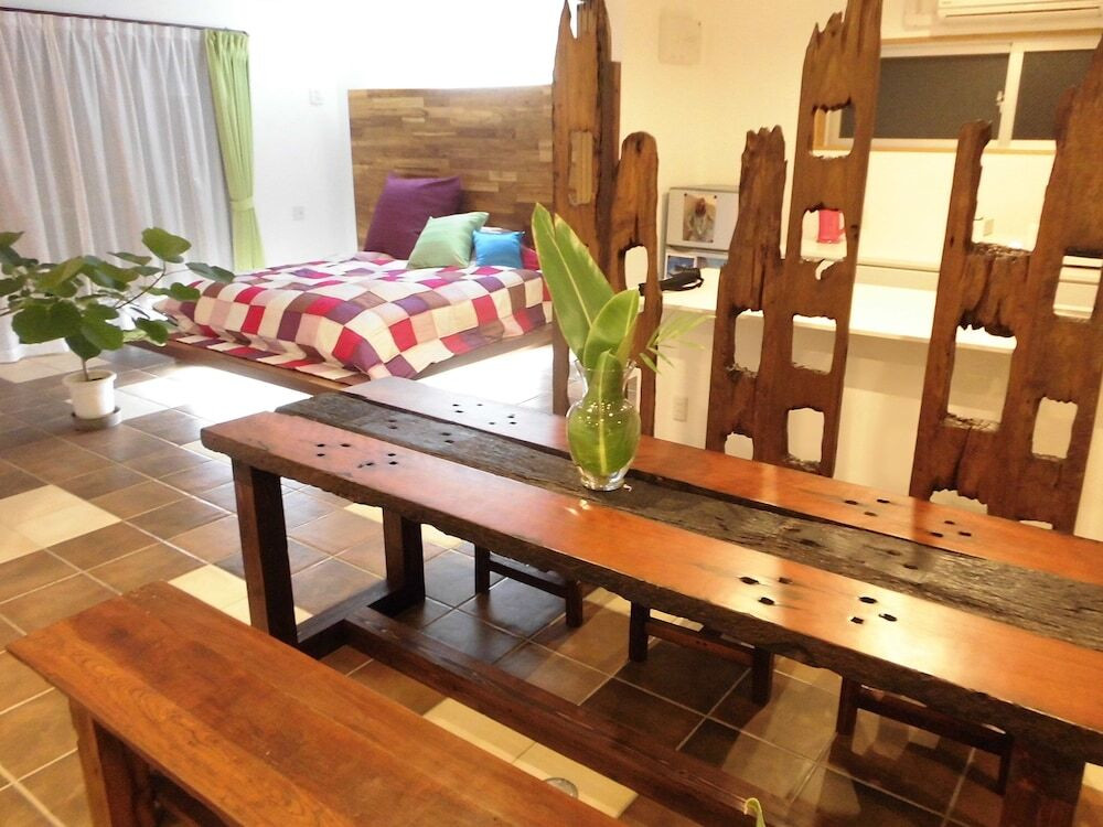 客室内のダイニングエリア