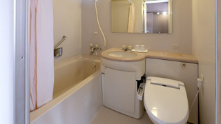 スタンダードルーム　ダブルベッド1台マッサージチェア1台付　禁煙　清掃料金別　連泊時の清掃なし