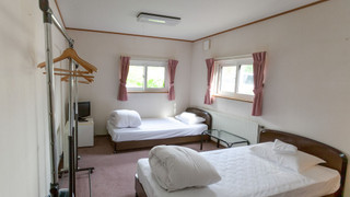 スタンダード 4 人部屋 共用バスルーム