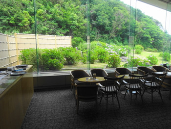 「あじさい」 内観 110021345 紫陽花が咲き誇ってます