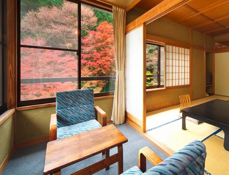 窓から四季を感じる
広々とした和室 / 3