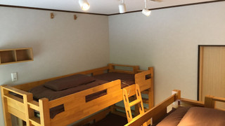 2段ベッド2台洋室（バス・トイレ共用）