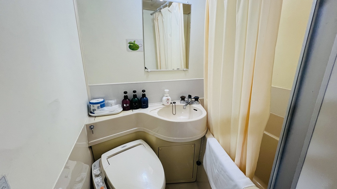 ユニットバス。古さは感じますが、特に不便は感じませんでした。