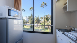 ジュニアスイートルーム クイーンベッド1台 禁煙 清掃料金別 連泊時の清掃なし