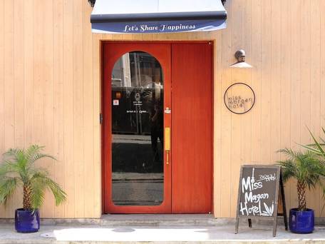 Miss Morgan Hotel / 1