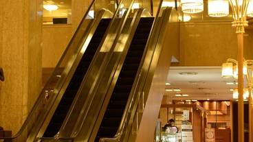 Hotel 1st floor lobby / 19