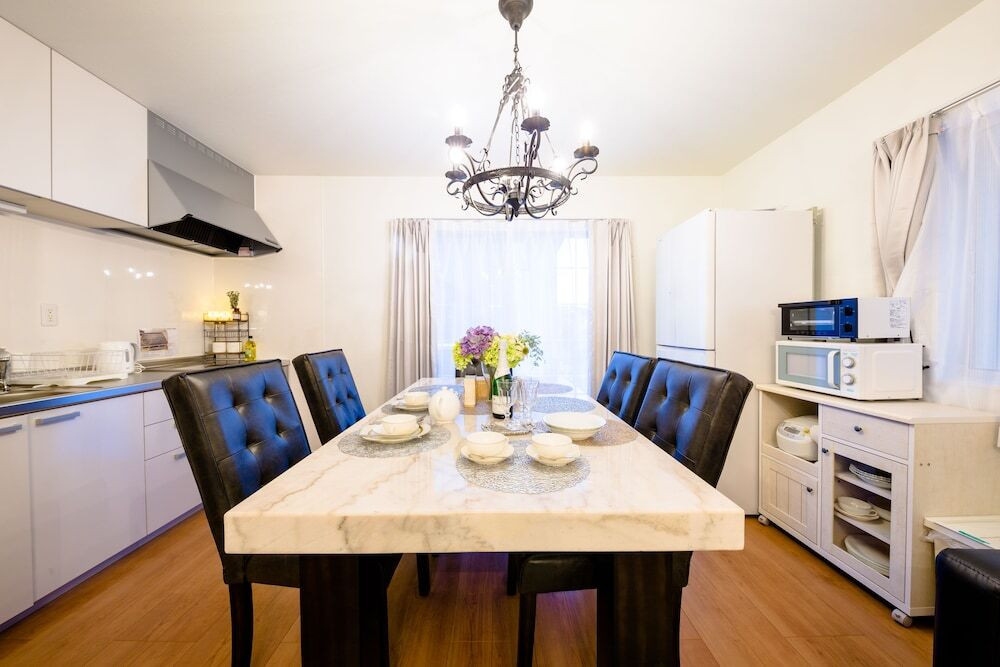 客室内のダイニングエリア