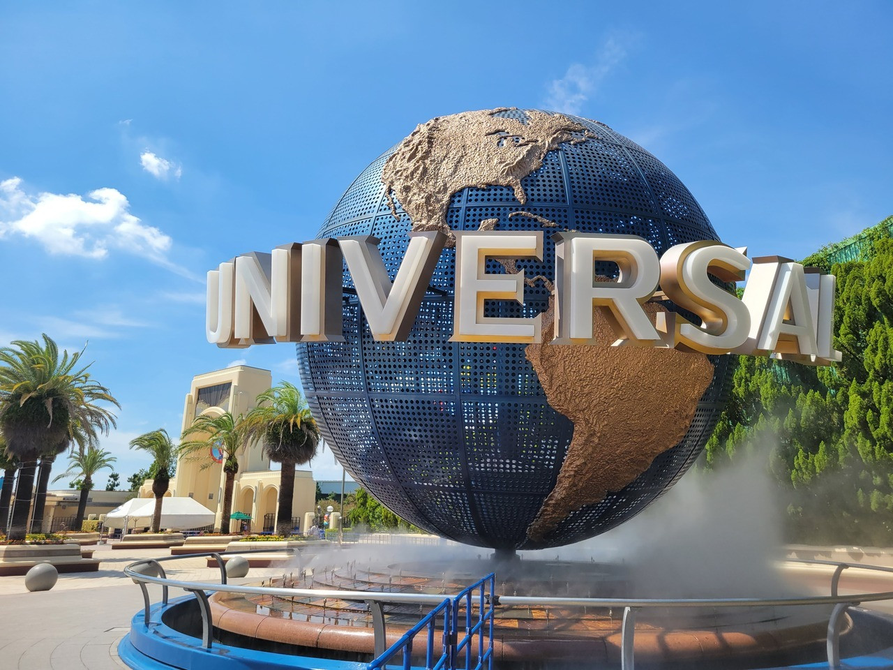 カップル　寄り添う