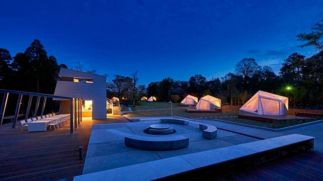 夜のグランピングエリア / 3