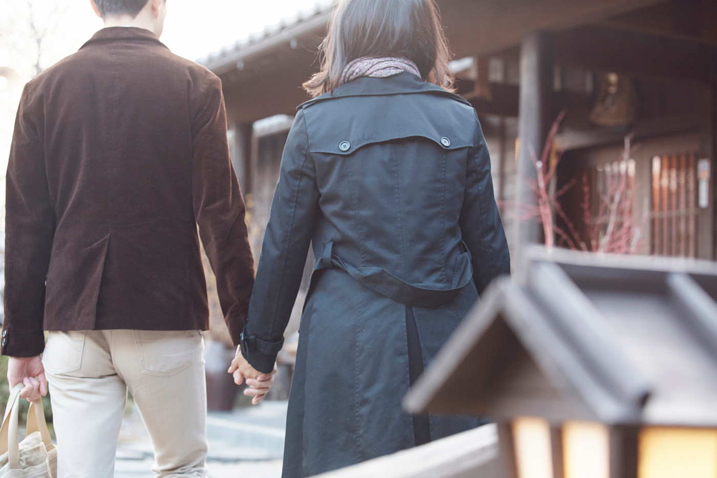 旅行をする夫婦