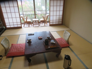 弘法大師の杖で湧き出たと言われる「杖温泉」で疲れを癒す3458248