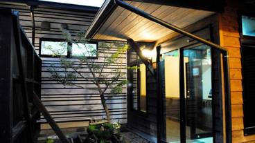 施設の入り口 / 23