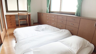 3ベッドルーム 2階建て一軒家 バルコニー付き 禁煙