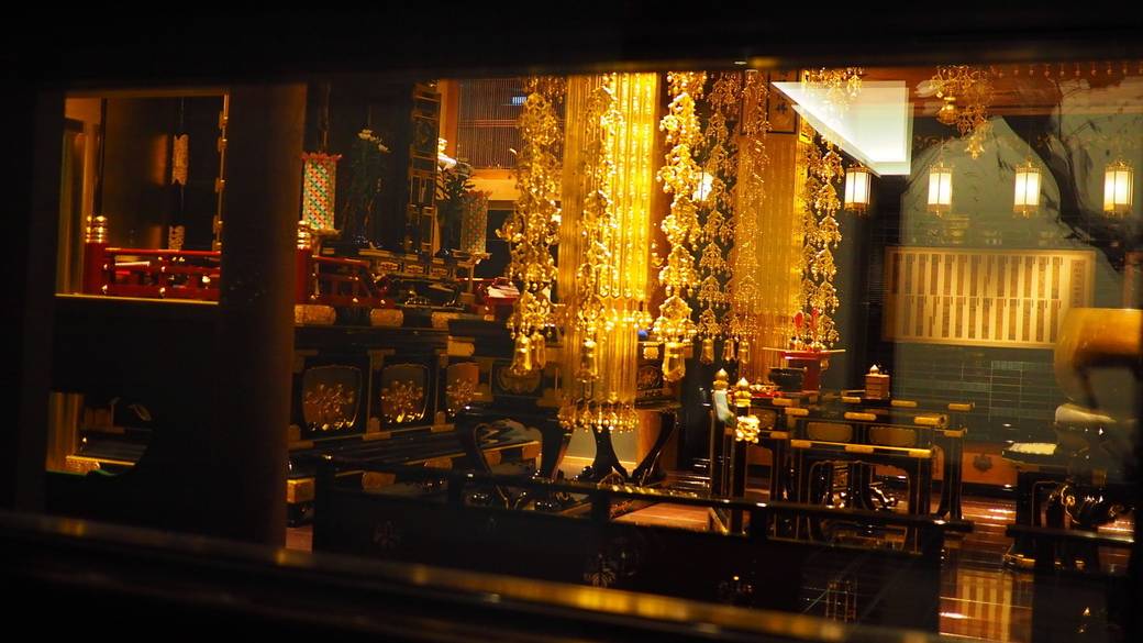 荘厳な雰囲気の
寺院一体型ホテルへ / 5