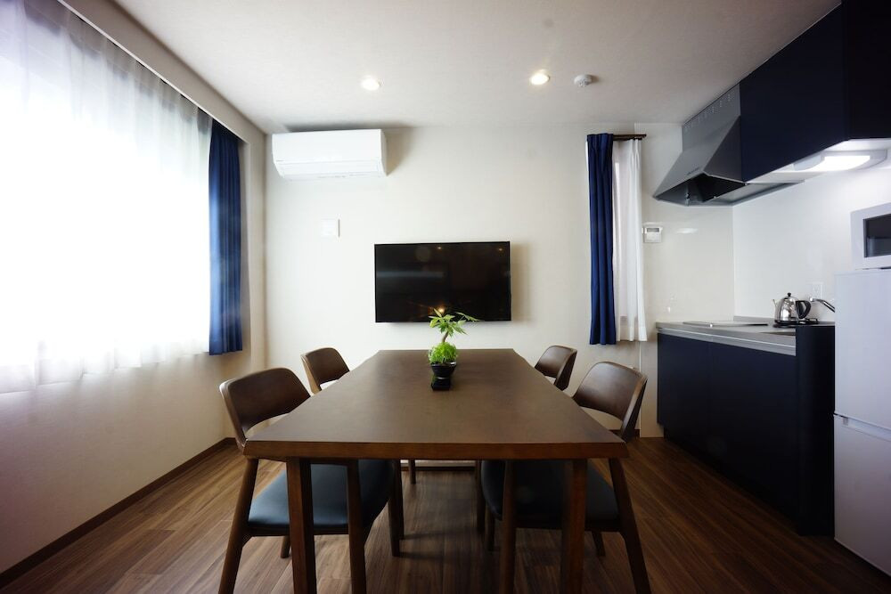 客室内のダイニングエリア