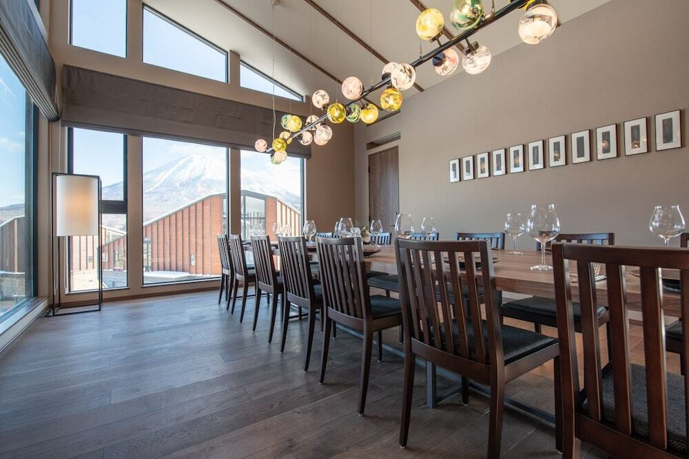 客室内のダイニングエリア