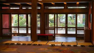 内部エントランス / 2