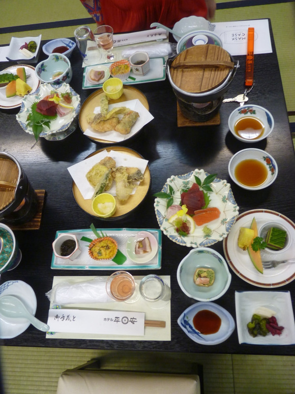 食事は創作料理風