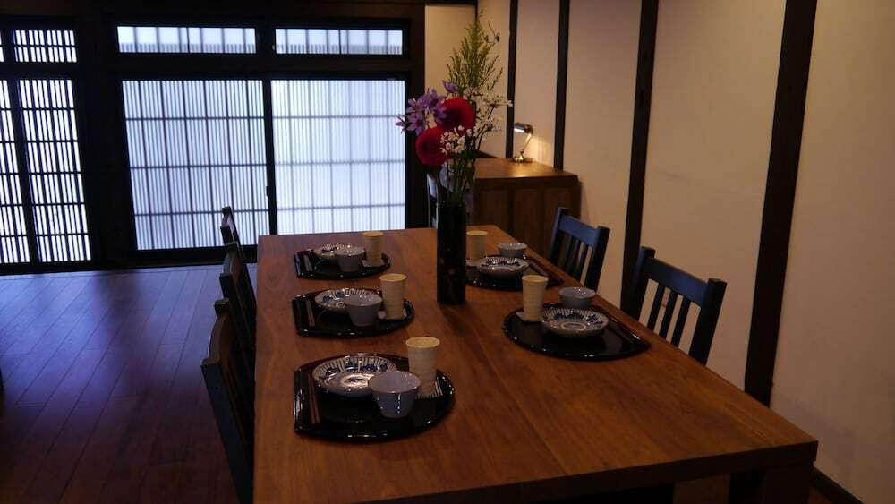 客室内のダイニングエリア