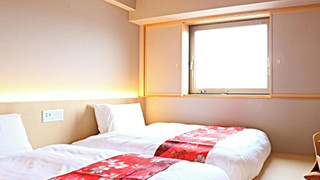 和洋室ツイン [20sqm 低床ベッド110cm/2台]