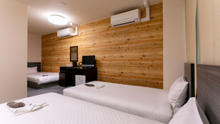 4 人部屋 シングルベッド 4 台