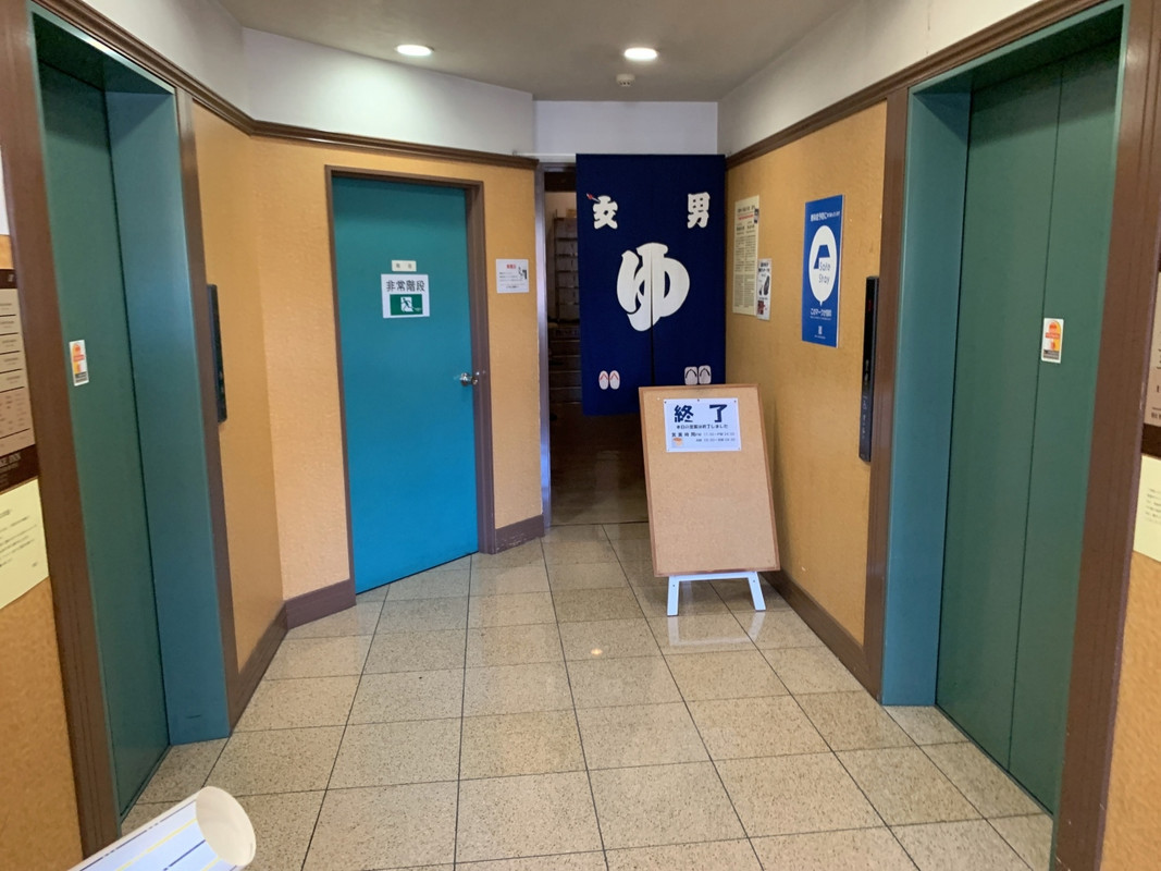 お風呂もあったが3,4人ぐらいの大きさ