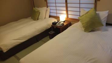 客室 / 26