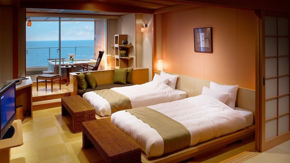 16の湯船で湯めぐり！絶景露天温泉では270度の大パノラマを4758758