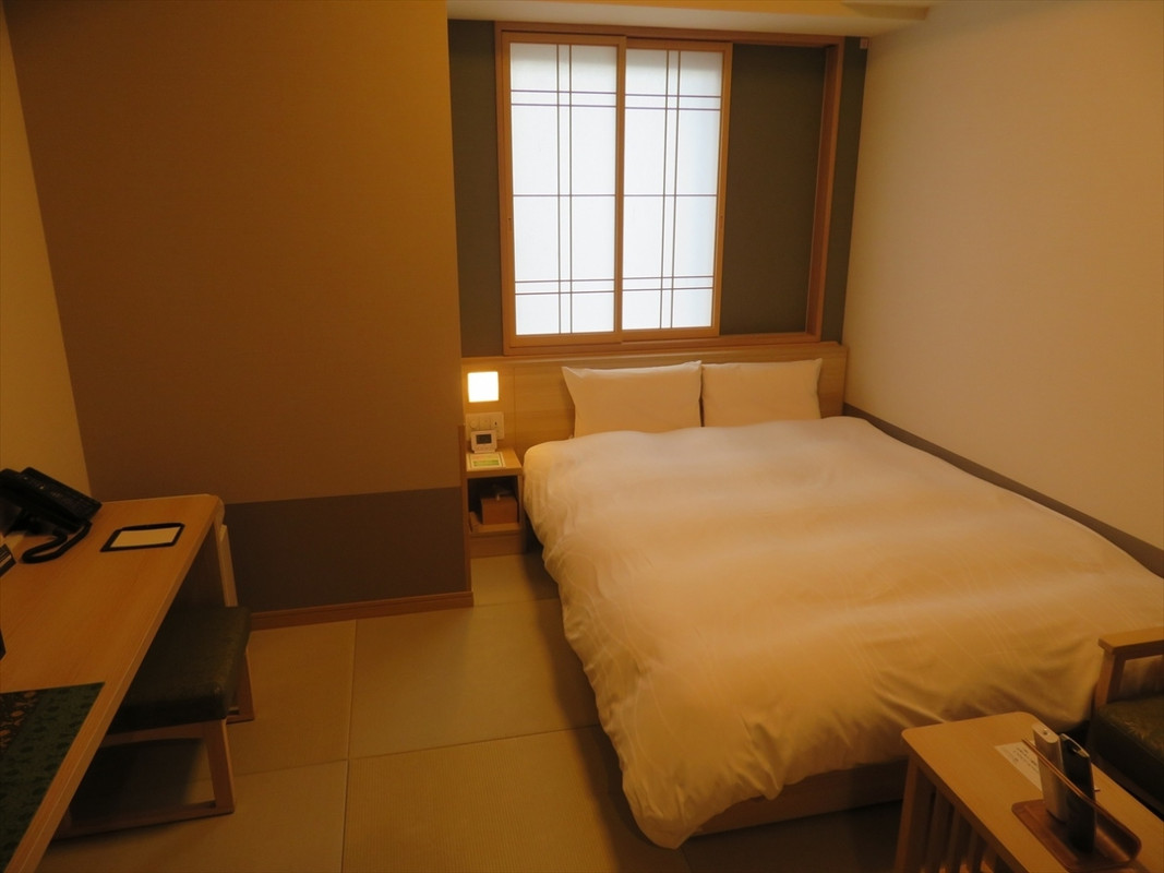 ダブルルーム。お部屋の中も畳敷き