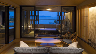 湖游 エレガントスイート(天然温泉 半露天風呂付き・禁煙)