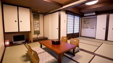 客室内のダイニングエリア / 24