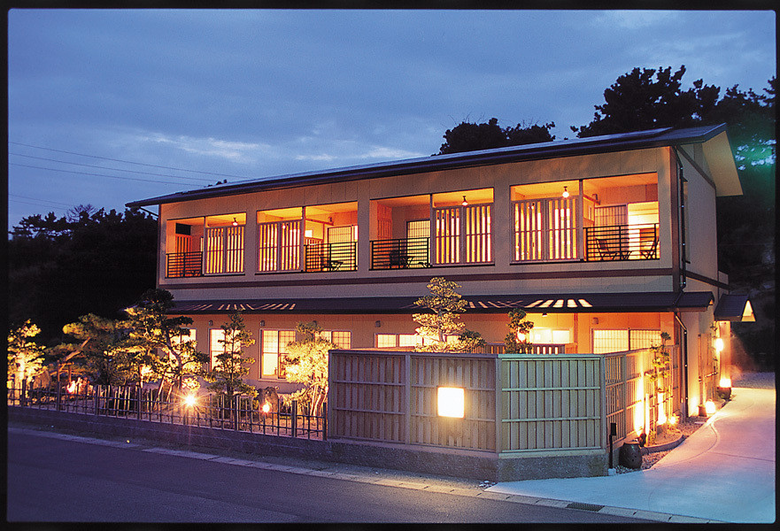 「島宿 うみどり」 外観 4230561 ２階客室４室はオーシャンビュー、１階１室は庭園付