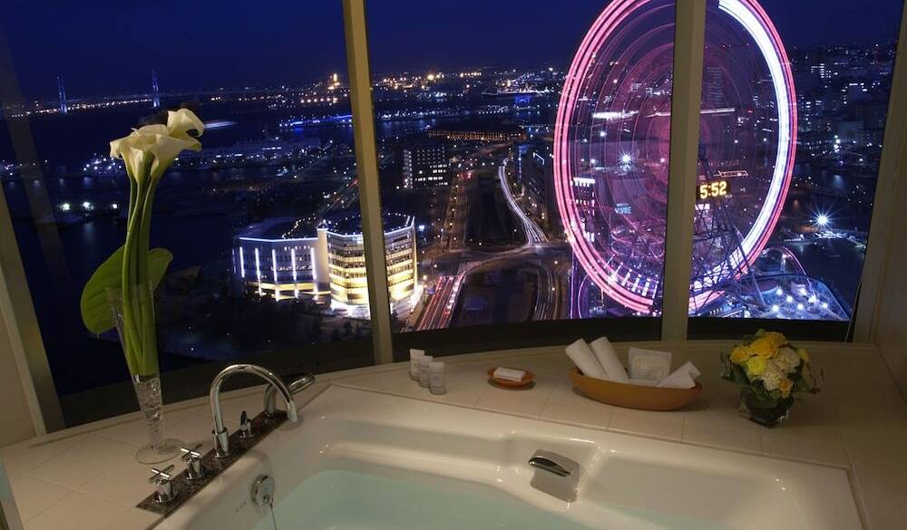潮風を感じながら
夜景に酔いしれて / 3