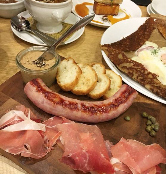 館内レストランで
気軽なフレンチ / 1