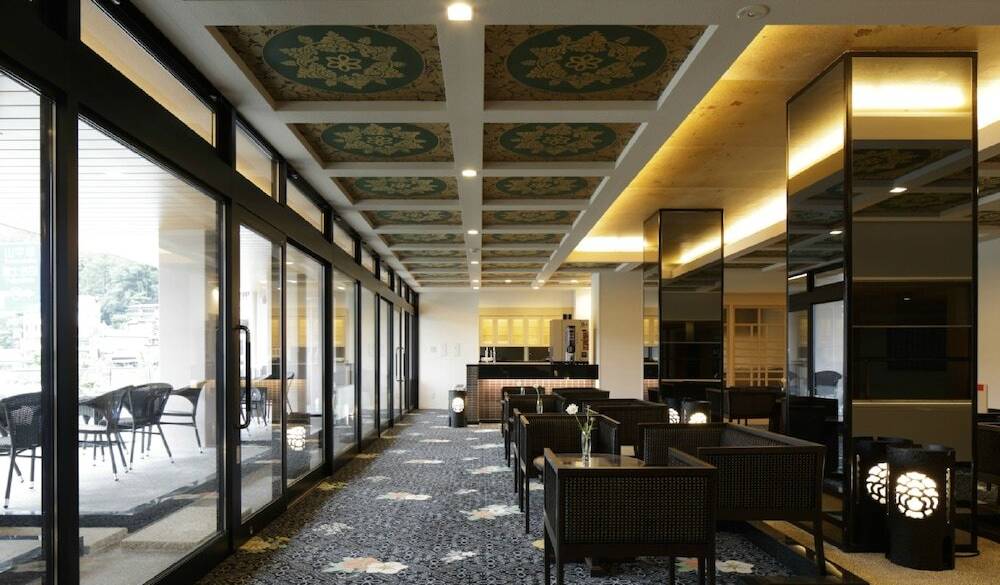 ラウンジ 湖の波 / 2