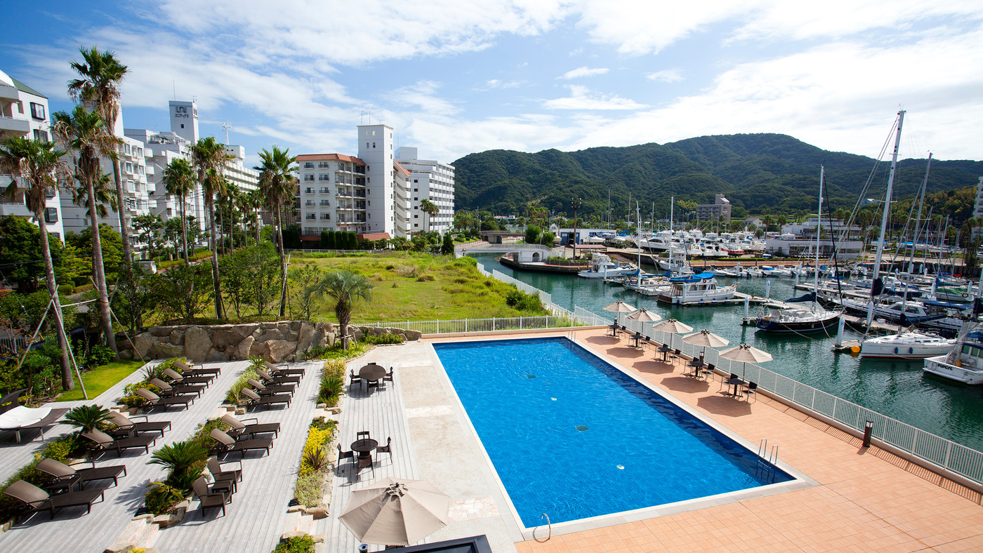 ハーバービューを楽しめるプール。圧巻の景色を心に焼き付けて3465609