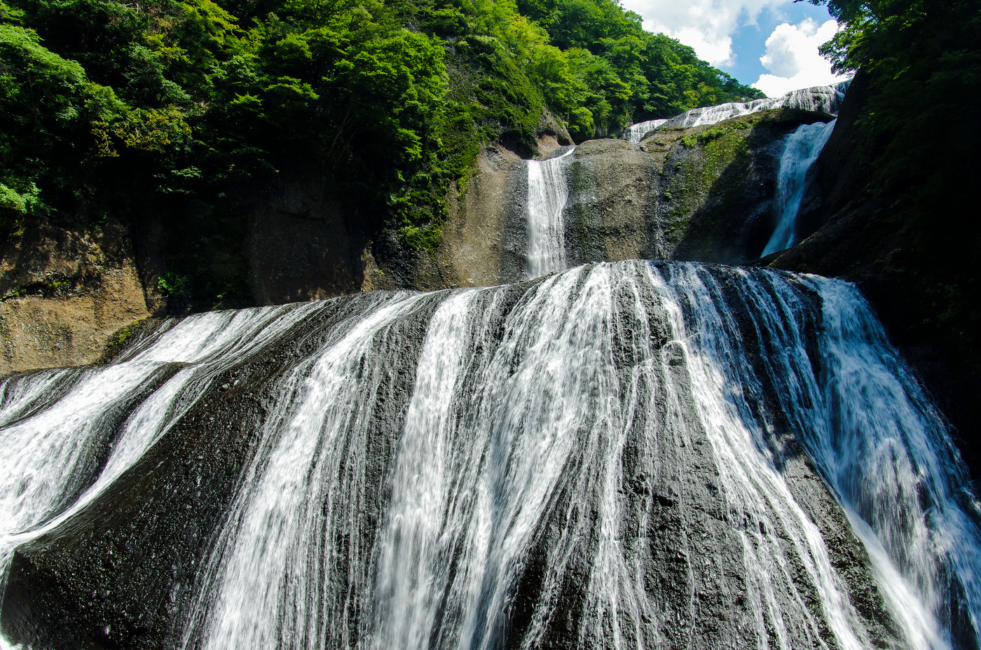 日本の滝百選の一つである袋田の滝