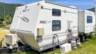 トレーラーハウスB