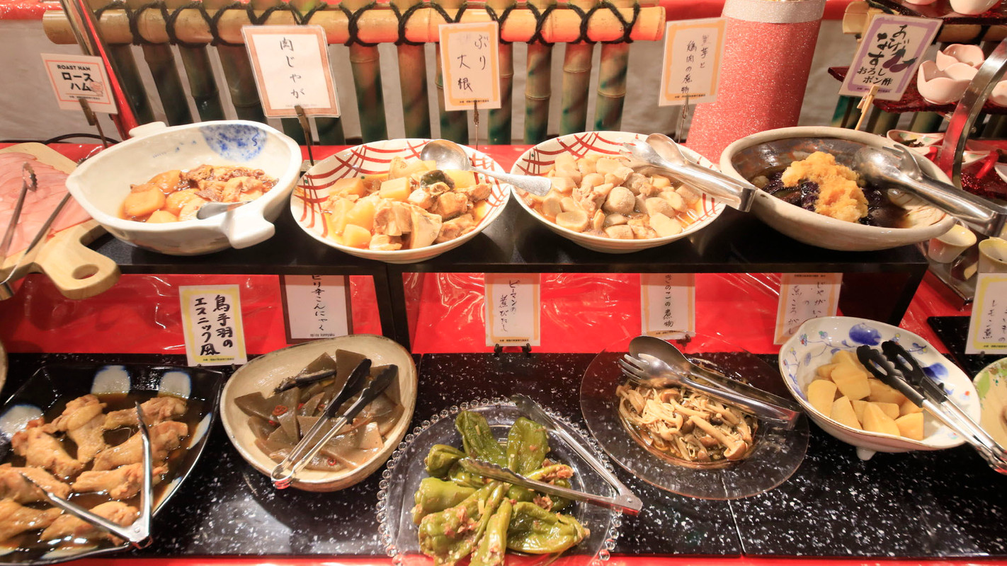 季節に合わせた「おばんざい」たっぷりの朝食